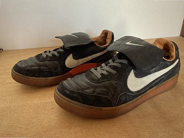 VINTAGE NIKE TIEMPO PREMIER 94 BLACK LEATHER SOCCER TURF SNEAKERS. US SIZE 11.5