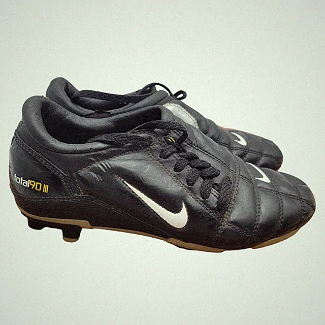 Vintage NIKE Total 90 III Soccer Cleats Youth Size 1.5Y Black Sneakers 050103