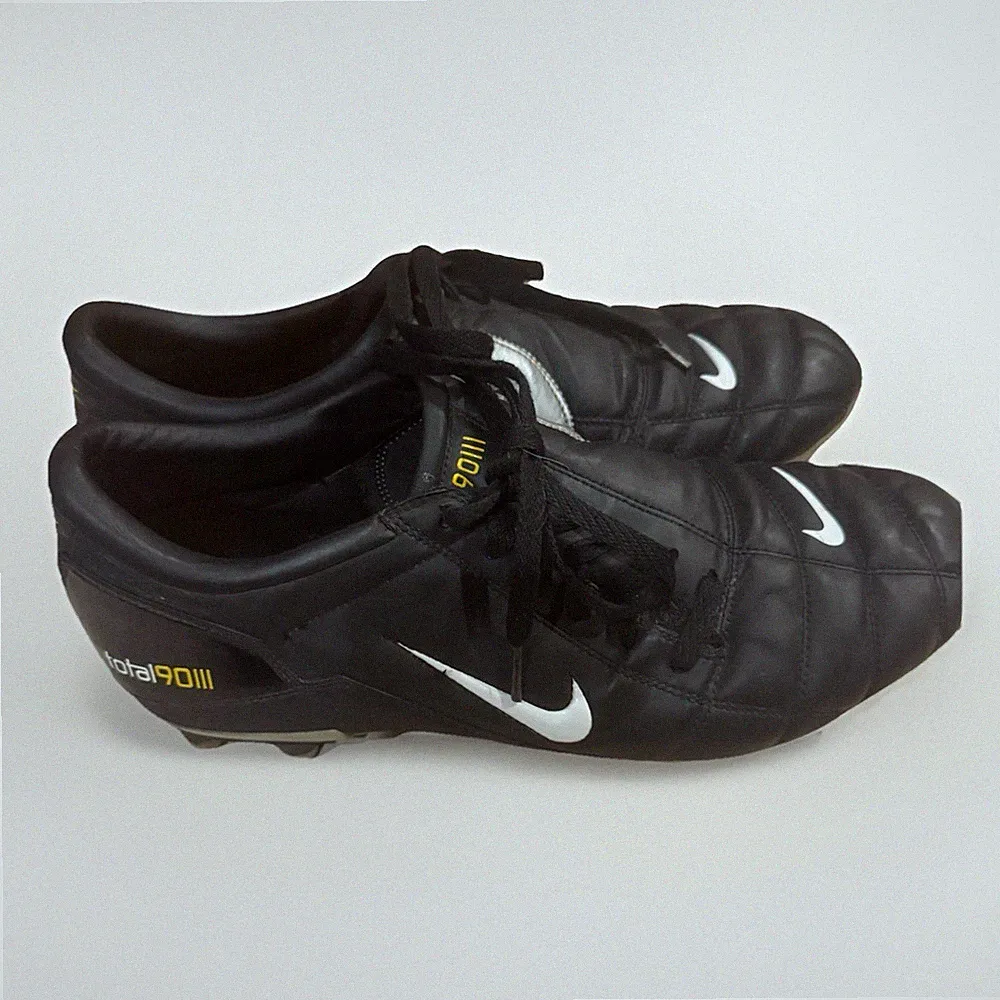 Vintage Nike Total 90 III Soccer Football Cleats Boots 2000 Silver Black Yellow