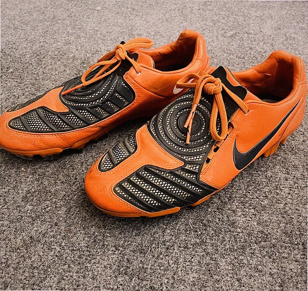 Vintage Nike Total 90 Laser II Soccer Cleats Shoes Orange Blaze Black '08 Sz 7.5