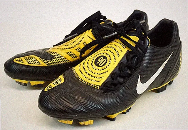 Vintage Nike Total 90 Shoot 2 Black & Yellow Soccer Cleats US 7 UK 6 EU 40