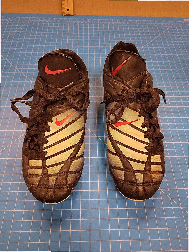 Vintage Nike Youth Soccer Cleats 4.5Y Black Silver Red Studded Firm Ground 2000