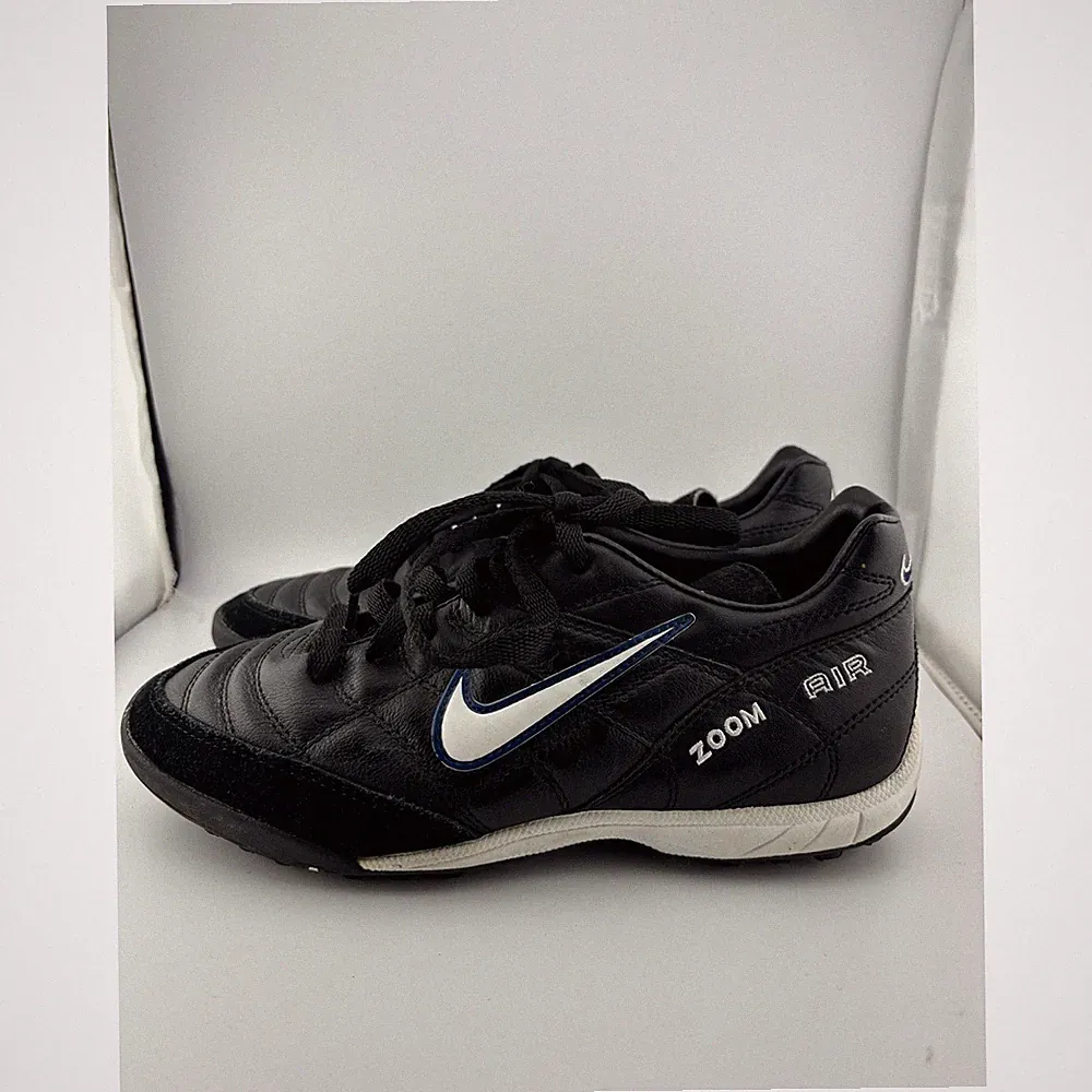 Vintage Nike Zoom Air Turf Soccer Shoes Black Leather Cleats 117328-011 Womens 6