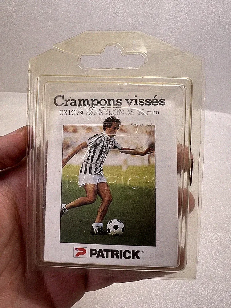 VINTAGE PATRICK SOCCER CLEATS CLEAT SPIKES PINS CRAMPONS VISSES NYLON 16MM
