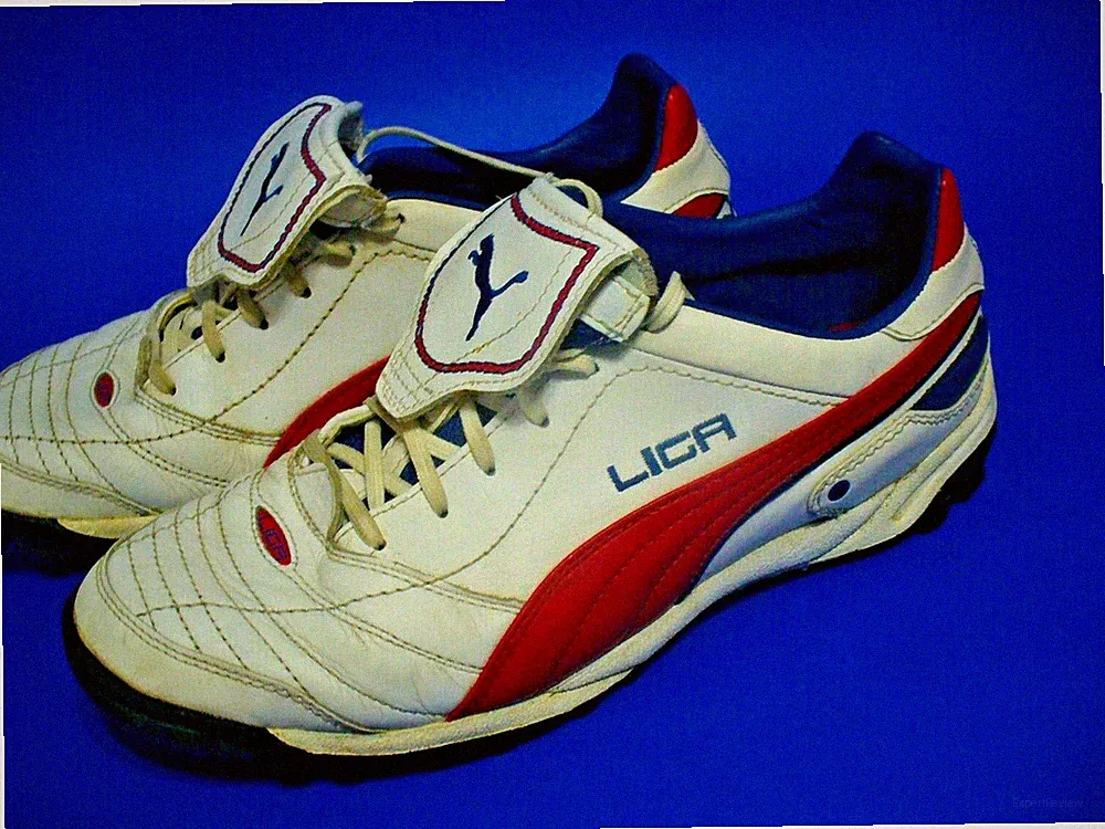 Vintage PUMA Men’s Used White Red Blue Soccer Cleats Shoes Size 9 1/2