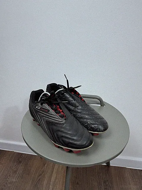Vintage Reebok Football Boots Black Red Leather FG Cleats US 9.5 EU 42.5