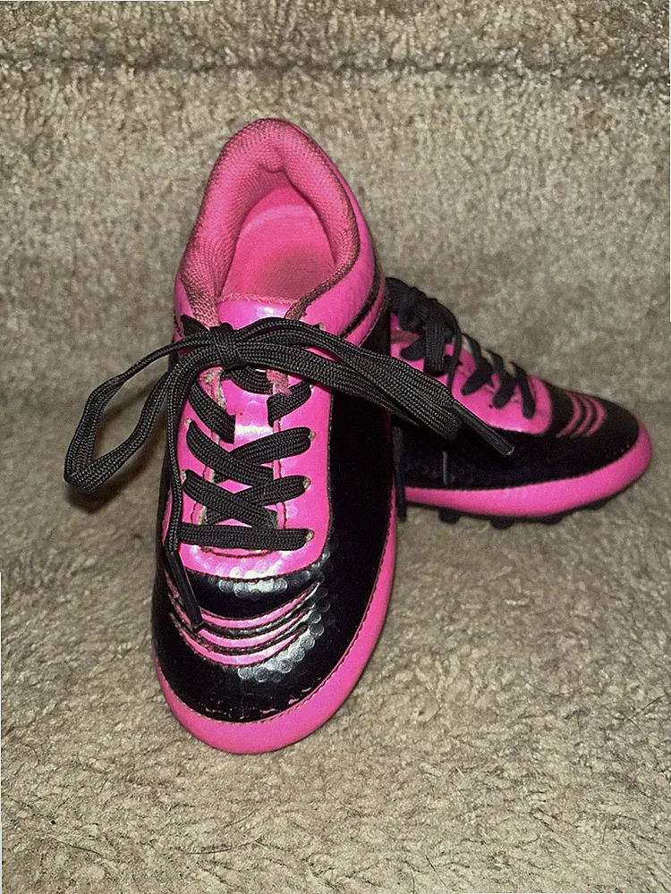 Vizani Pink & Black Little Girls Soccer Cleats Shoes, Girls Size 8.5