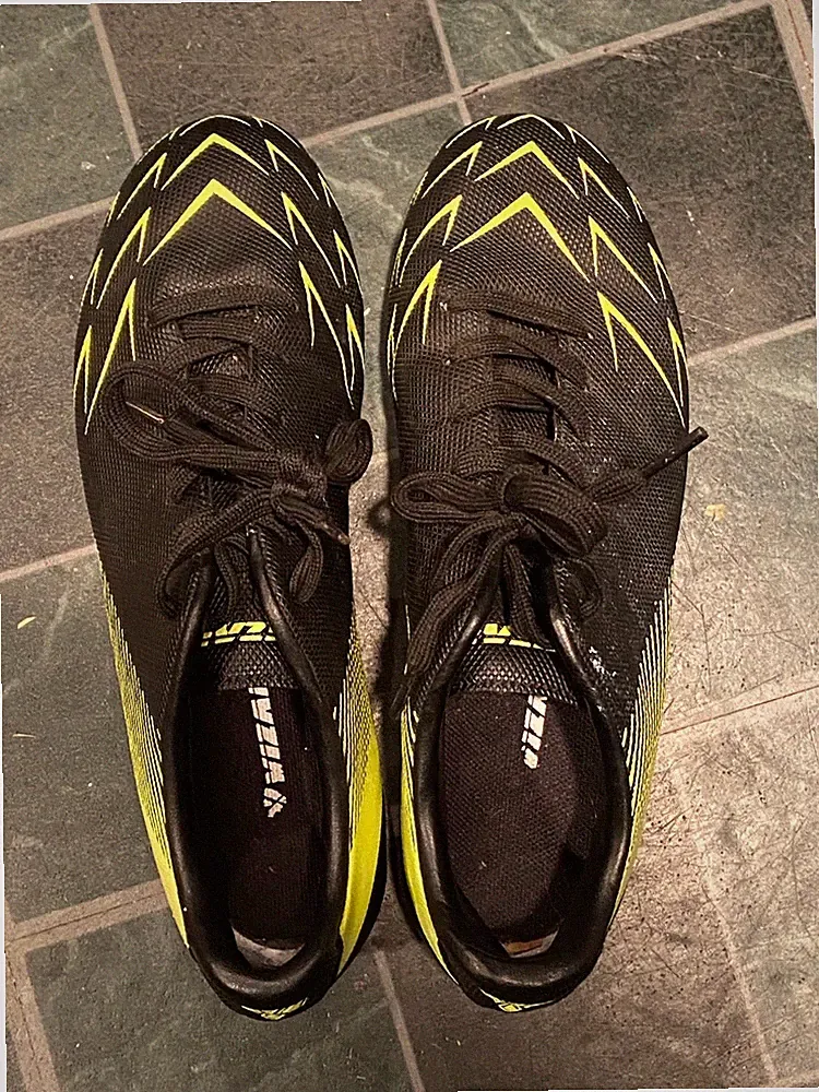 Vizari Black Neon Yellow Ranger Youth Soccer Cleats Size 4J Pre-Owned w/Wear r2