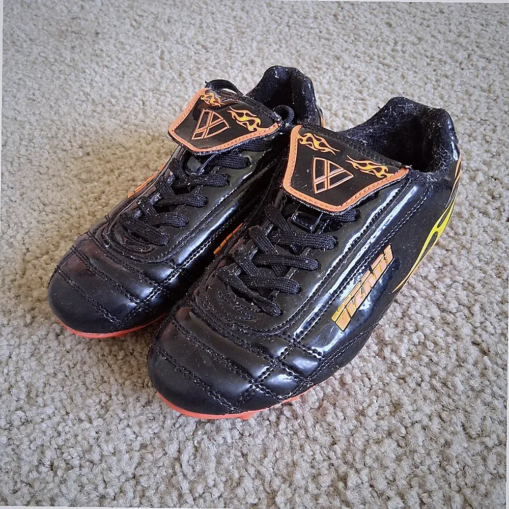 Vizari Blaze FG Soccer Cleats, Black/Orange Size 1.5Y Youth Boys Girls 1 1/2