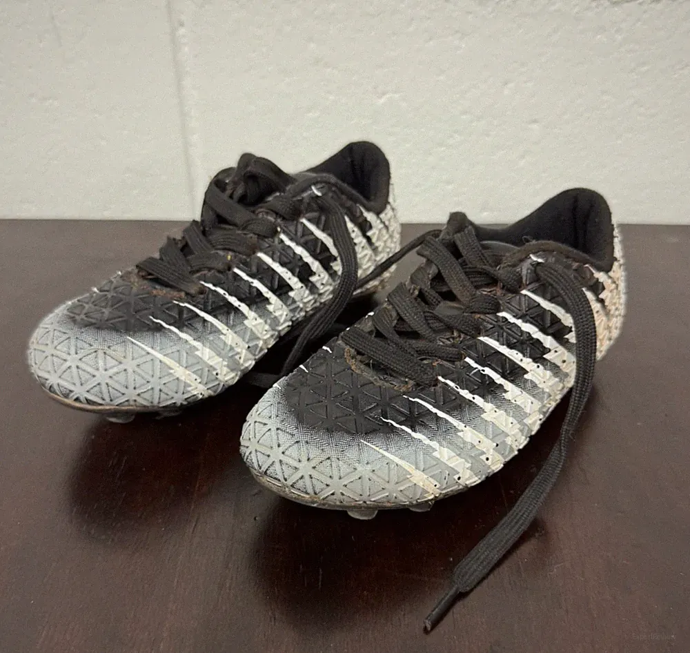 Vizari Bolt FG Boys Pre-owned Black/Silver/white Soccer Cleats - Size 10C