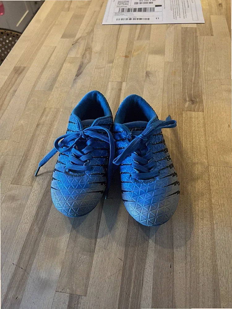 Vizari Bolt Firm Ground Boys Pre-owned BlueSilver/Black Soccer Cleats - size 1Y