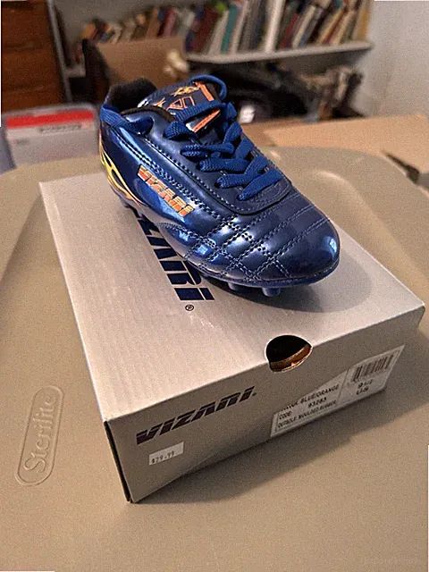 Vizari Kids Blue Soccer Cleats with Firm Ground Studs size 9.5 kids