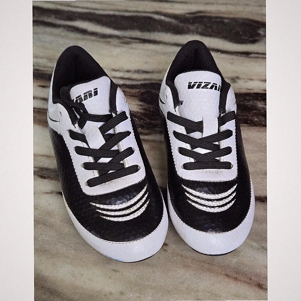 Vizari Kids Soccer Cleats Black White Textured Athletic Shoes Size 8