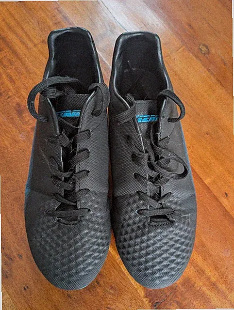 vizari male soccer cleats size 8M