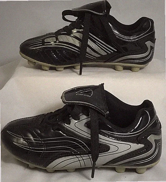 Vizari Soccer Cleats Childrens Size 9 US Black & White Sports Shoes Kids Child