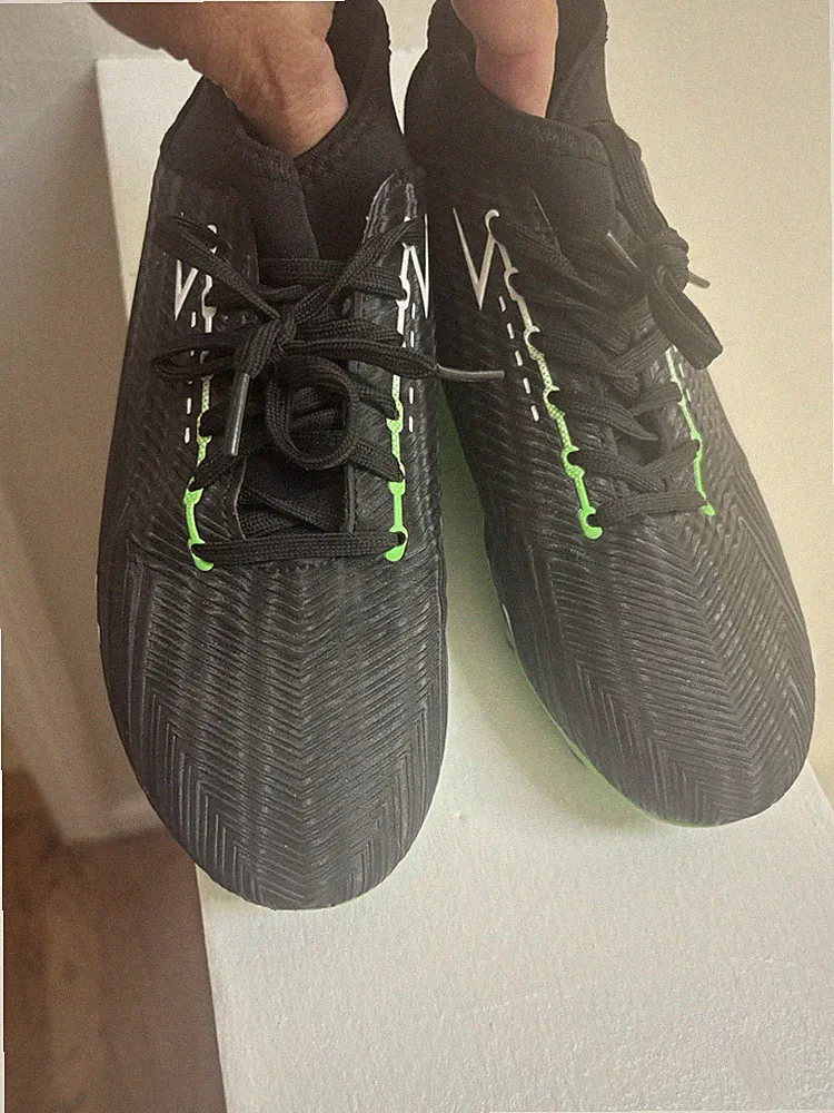 Vizari Stealth Firm Ground Soccer Cleats. Size 3 Excellent Shape Worn Once!!