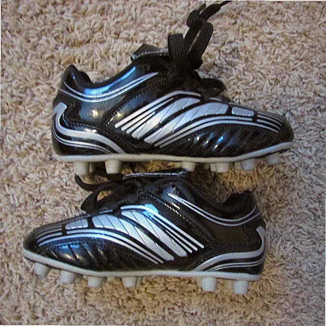 Vizari Striker FG Black Silver Soccer Cleats Shoes Little Boys 8.5 EUC