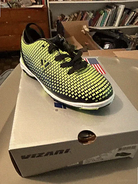 Vizari youth soccer cleats, made for turf size 11.5 kids