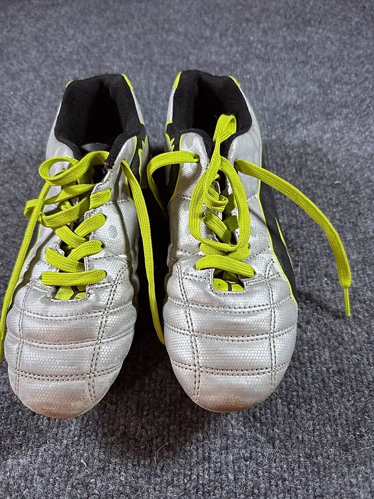 Vizari Youth Soccer Cleats Size 3 Silver Black Neon Yellow Lace Up