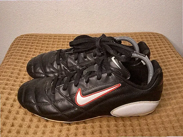 VTG 2001 NIKE Womens Sz 10 M9 F.G. Mia Hamm Soccer Cleats Black White Red