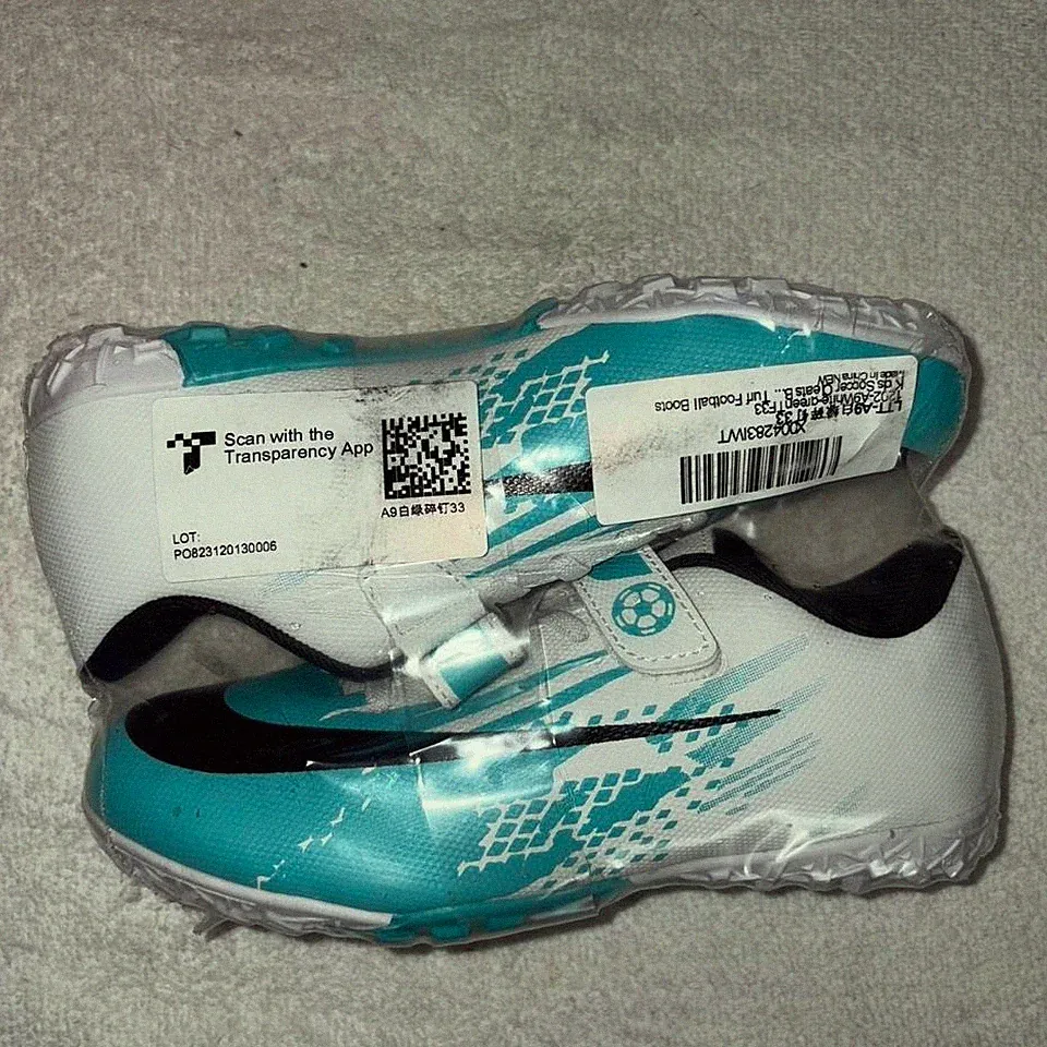 White/Teal Kids Turf Soccer Cleats – EU 33 / US 1.5Y–2Y Brand New