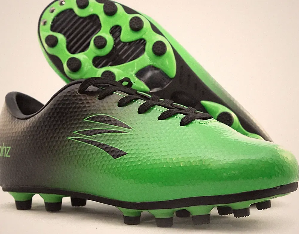 Wide Traxx Soccer Cleat