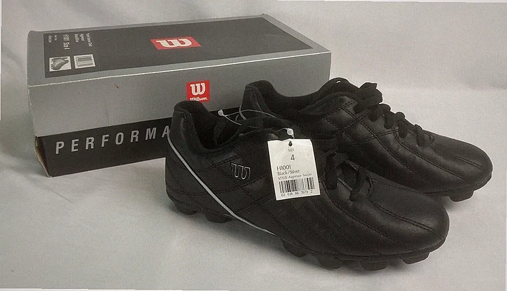 WILSON YOUTH SOCCER CLEATS SHOES SIZE 4 BLACK H1001 NEW IN BOX