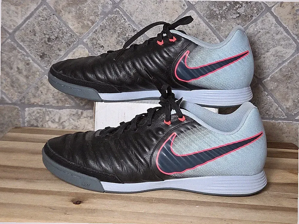 Women Nike tiempoX size 9 M 897785-004 Indoor Soccer Shoes Cleats Sneakers