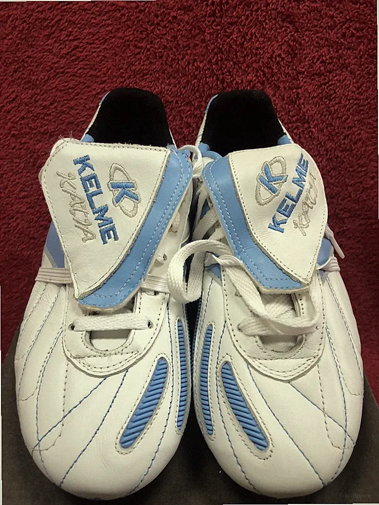 soccer cleats women