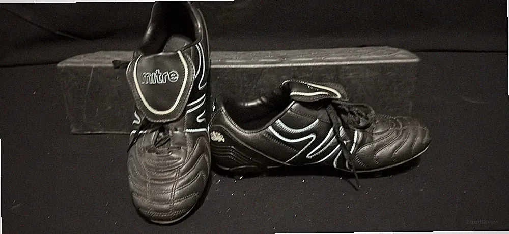 soccer cleats mid top women size 8