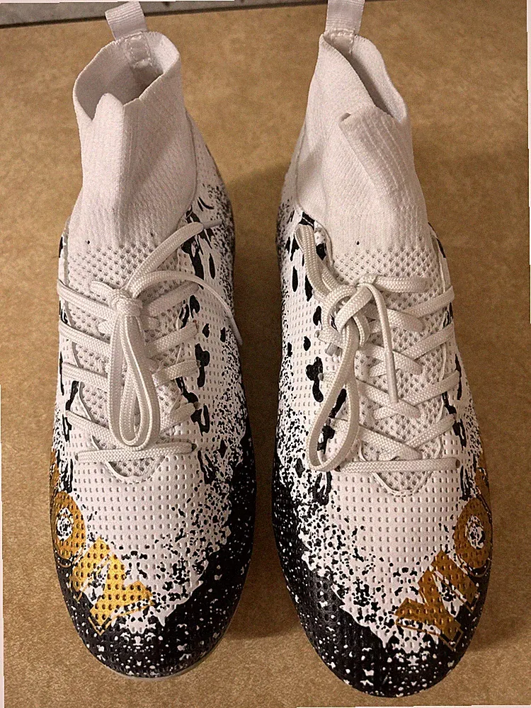 Womens White And Black Soccer Cleats Size 8.5