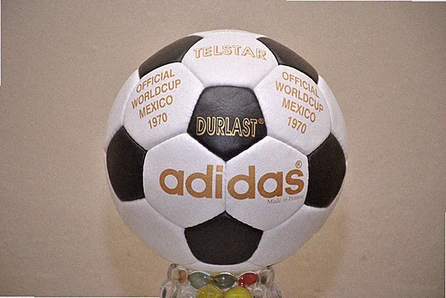 WORLD CUP 1970 TELSTAR SOCCER FOOTBALL BY OFFICIAL LEATHER FOOTBALL SIZE 5.