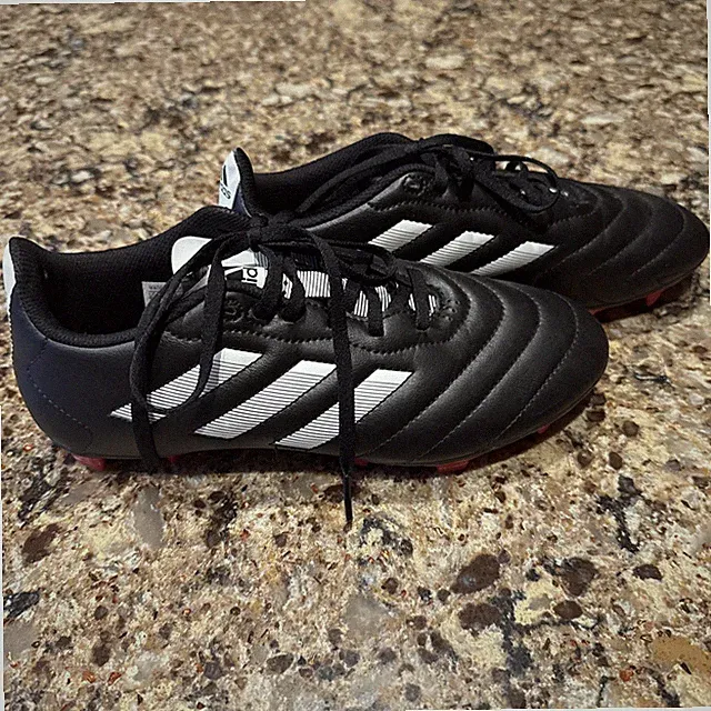 Youth Adidas Soccer Cleats Size 7.5 Unisex