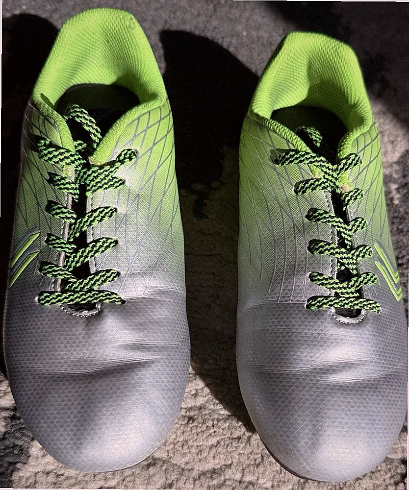 Youth Boys Ocala 1.0 Green Silver Soccer Cleats Size 3.5