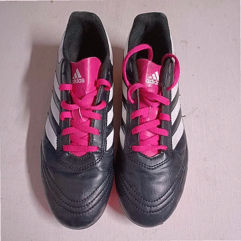 Youth Girls Adidas Soccer Cleats size 6Y Black/White/Pink