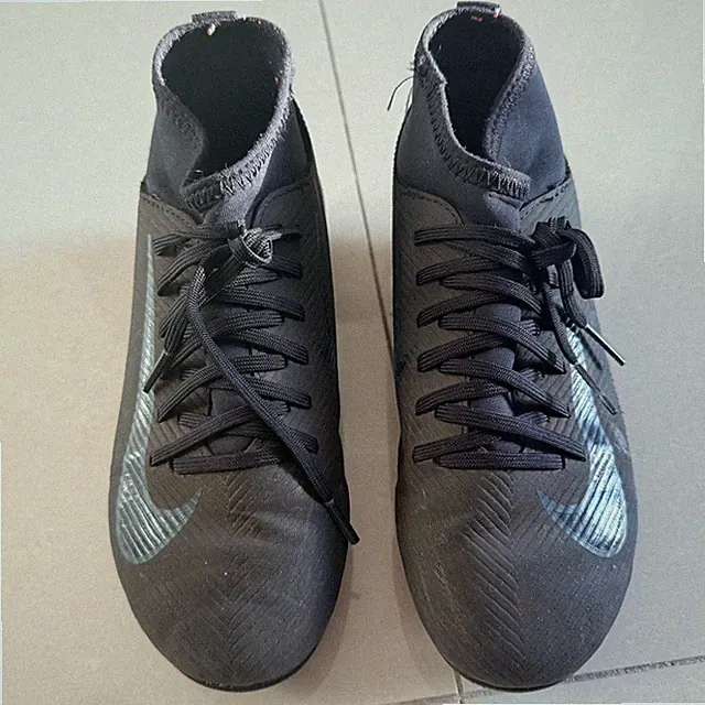Youth kids Nike Mercurial Superfly 10 Club FG/MG Soccer Cleats 2.5 Y