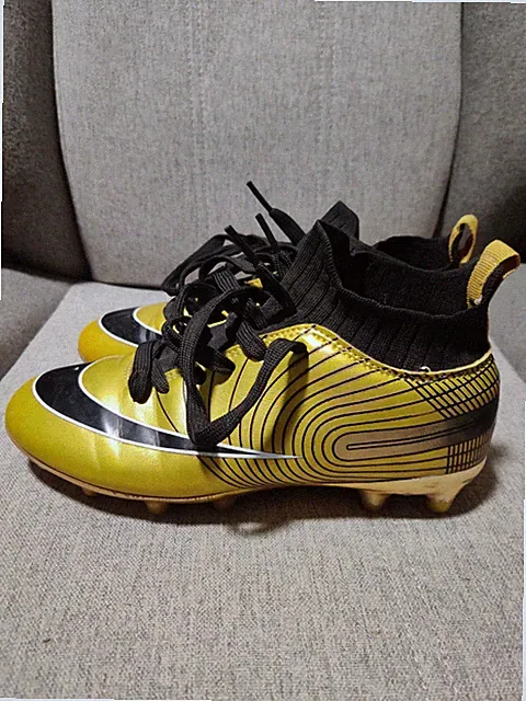 Youth Size 5 Soccer Cleats Gold/Black