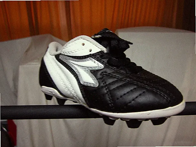 Youth Soccer Cleats Diadora Calcio MD Black/White & Pink/Grey Medium (D,M)