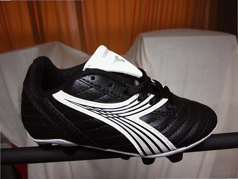 Youth Soccer Cleats Diadora Veneto MD Black/White (various Colors) Medium (D,M)