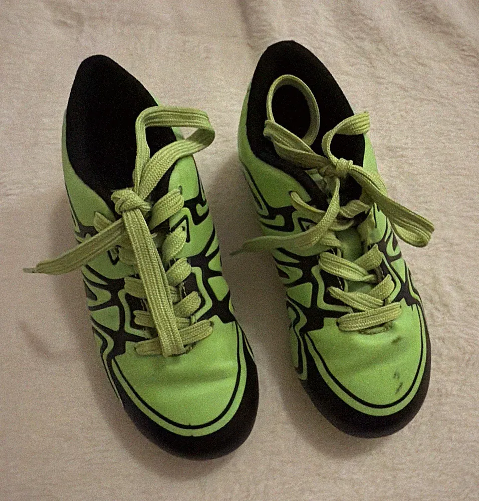 Youth Soccer Cleats Lace-Up Athletic Shoes Green & Black