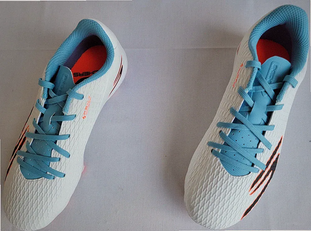 Youths Size 2 White/Turquoise Skechers SKX FG Soccer Cleats SN-252160L-WTQP