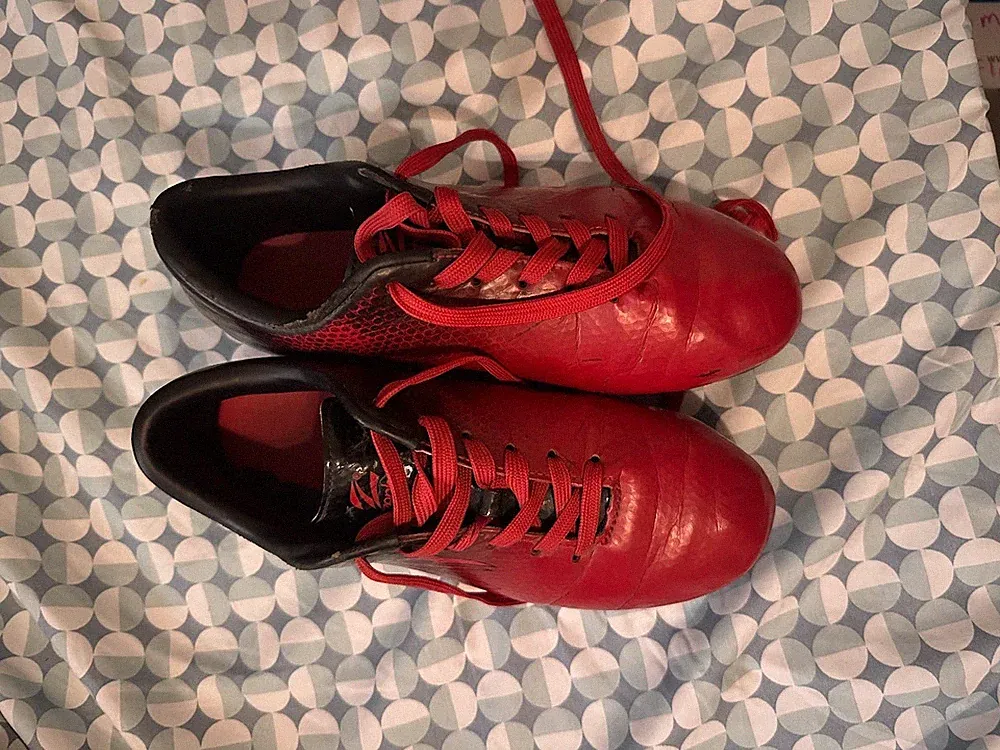 Zephz Wide Traxx Black/Space Cherry Soccer Cleat Boys Size 4EE (Women's ~5.5EE)